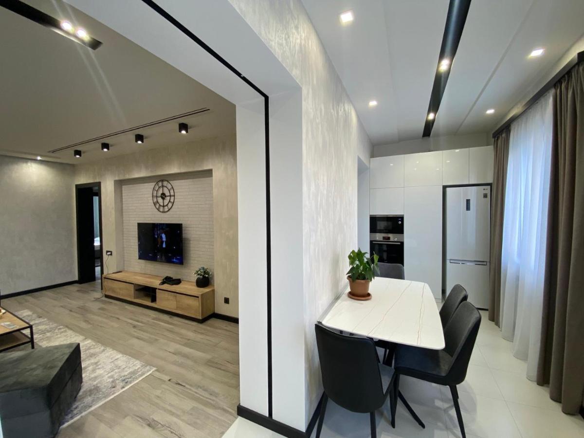 Luxury Modern Apartment In The Center Of Yerevan Exterior photo